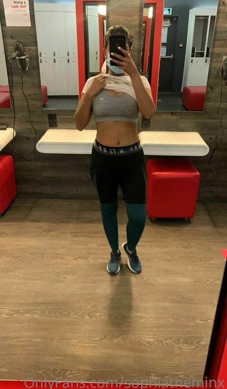 sophiatheminx art model pictures