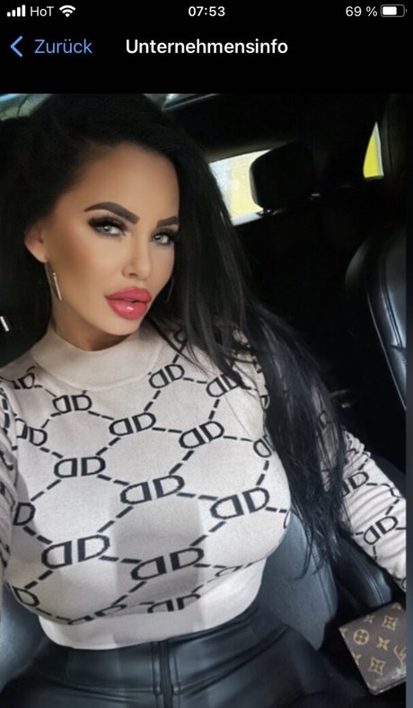 Onlyheni pornstar hot picture