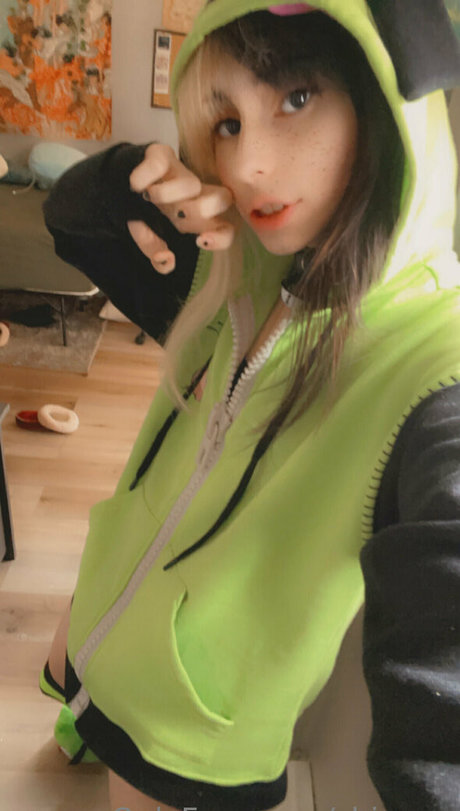 Shiruwu hot model pic