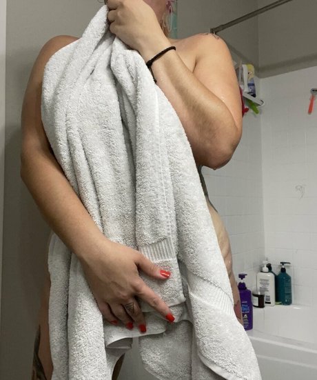 bettyplug nudes star image