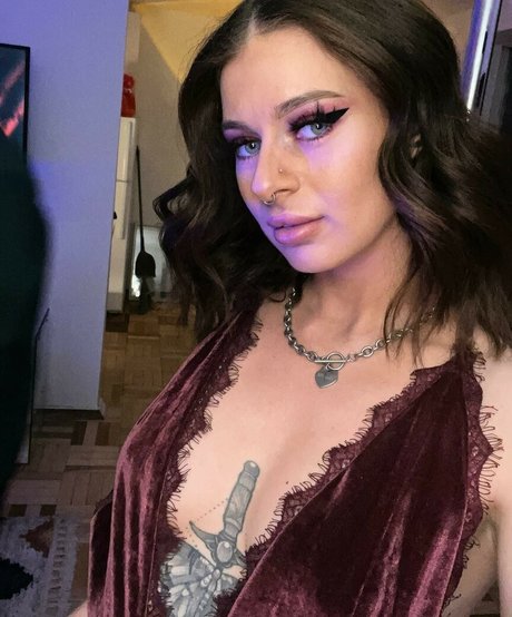 Valerie Moon hot model picture