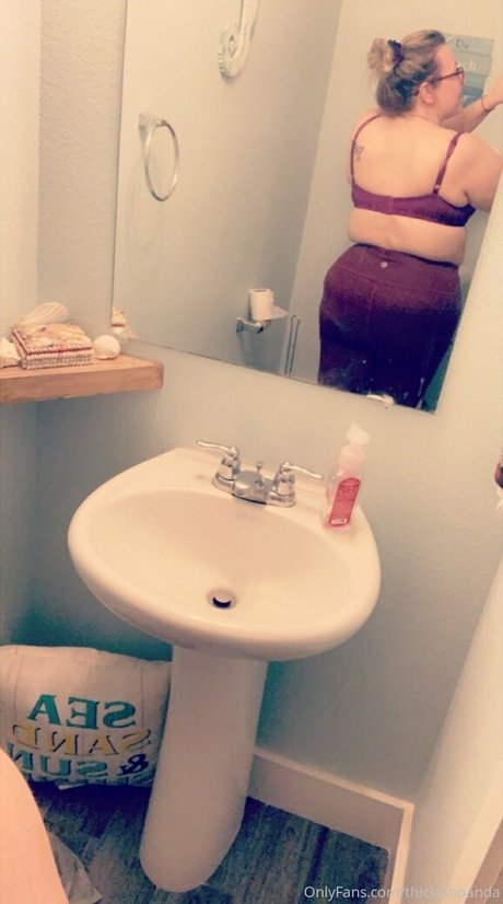 thickishpanda model pretty picture