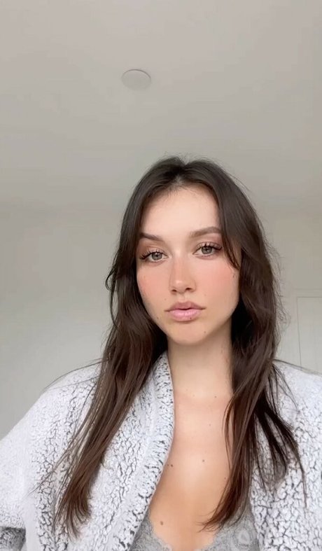 Amy Dangerfield model sexy galleries