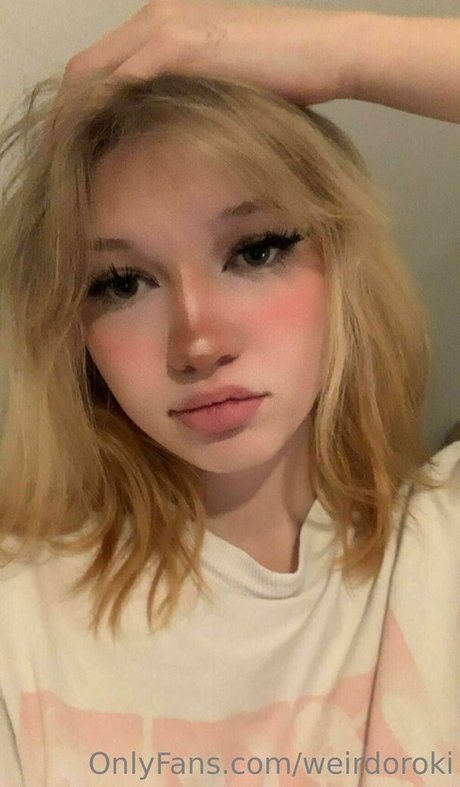 weirdoroki model sexy pics