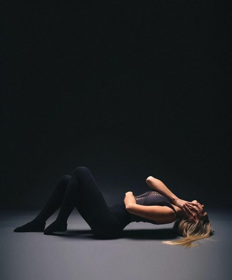 Emma Welyki erotic model gallery