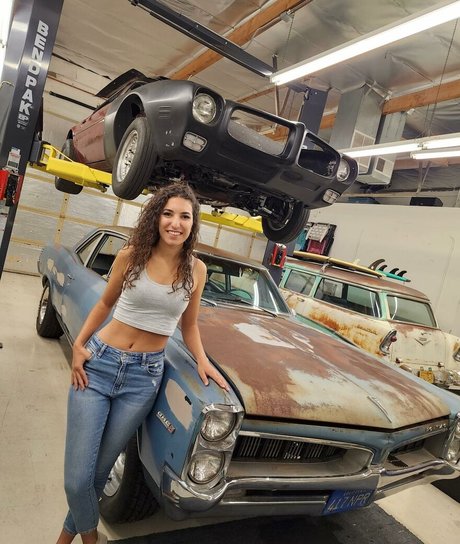 Liv Scaffidi star erotic images