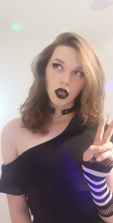 Raven64190 naked model photo