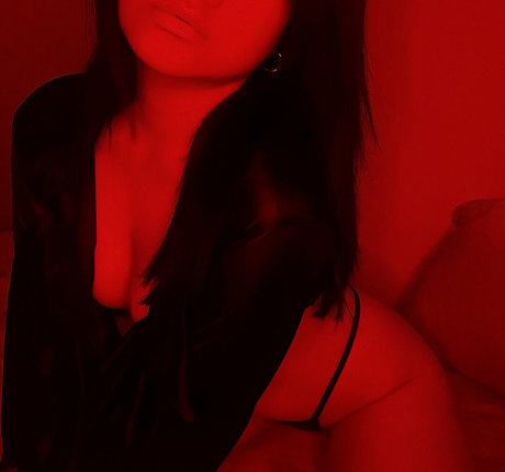 saskialau erotic model img