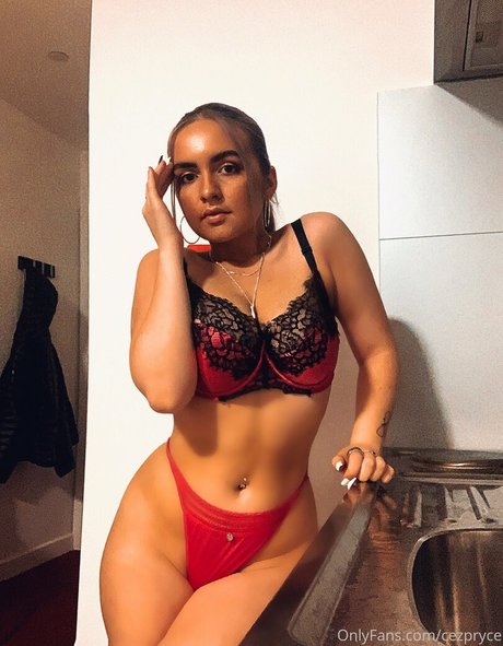 cezel hot actress pics