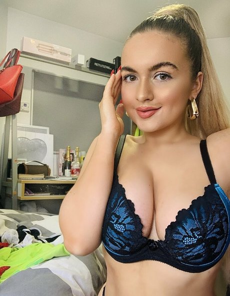 cezel erotic star pictures