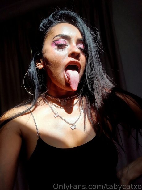 Tongue Queen naked model pics