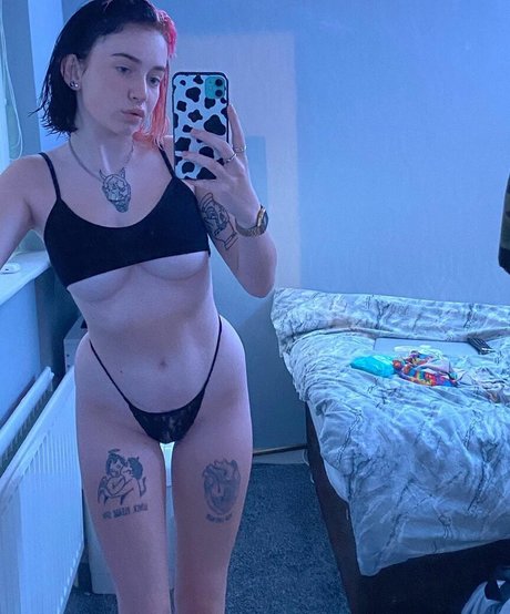 mbeck02 exclusive model image