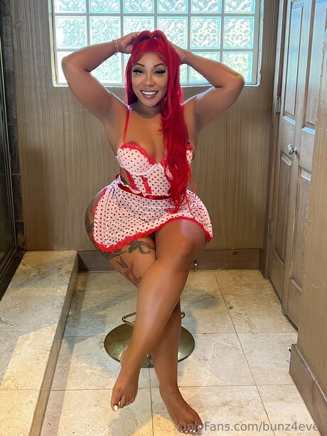 Bunz4ever pornographic model photo