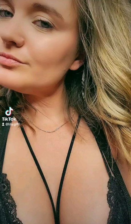 Jennifer Fox pretty star img