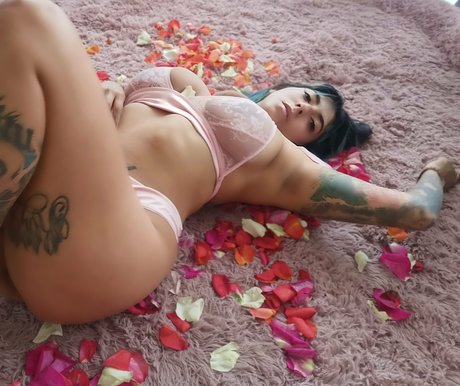 miaumiloucb pornographic model pics