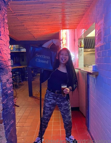 drjackielinn model top pic