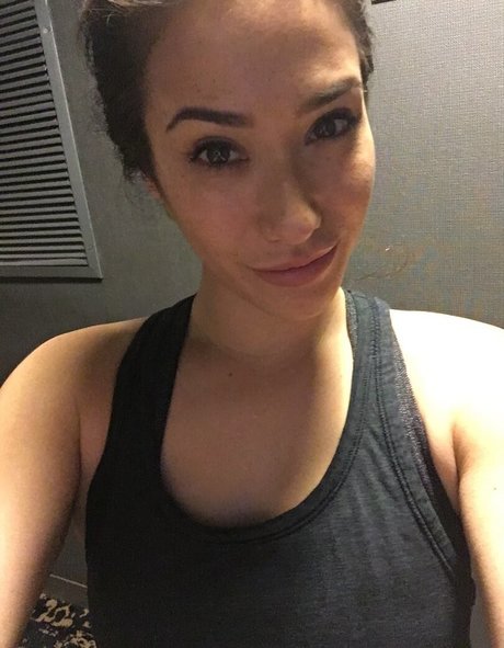 fallinlovia model pretty pic