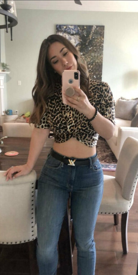 fallinlovia sexy model image