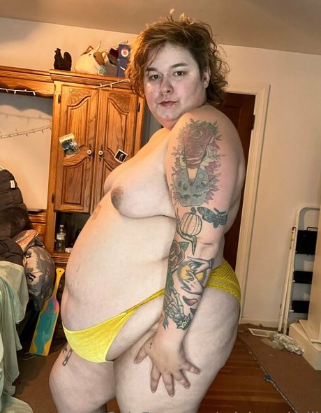 rainbowbelli erotic pornstar photos