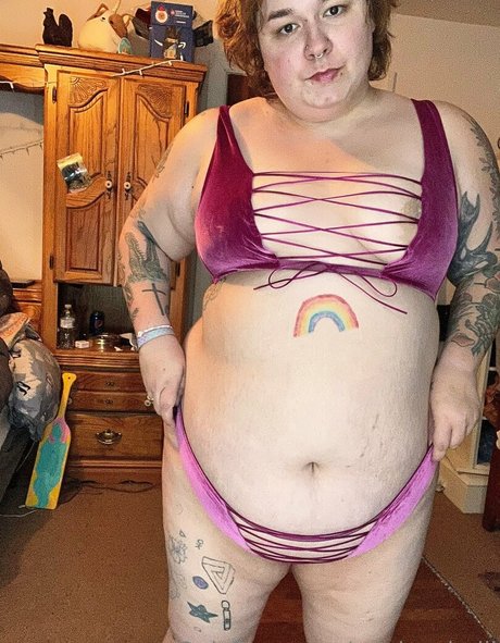 rainbowbelli pornstar naked img