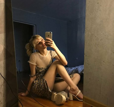 hot nelly model perfect image