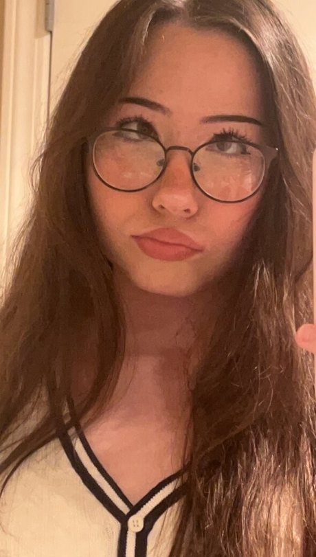 AliciaJade model beautiful pic