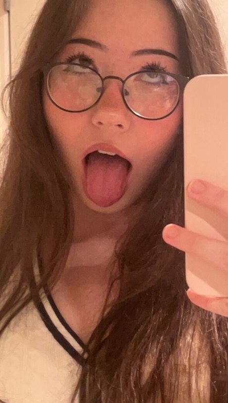 AliciaJade high quality model pic