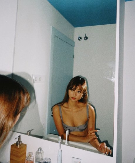 thuvnn pornstar nude images