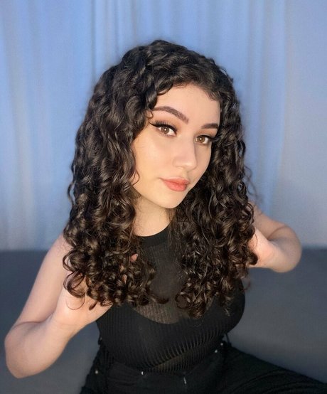 Yazzi nice actress photos