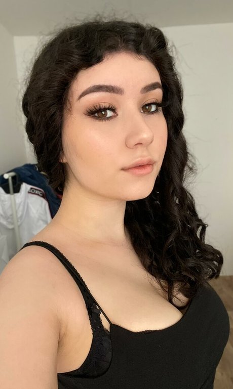 Yazzi pornstar art image