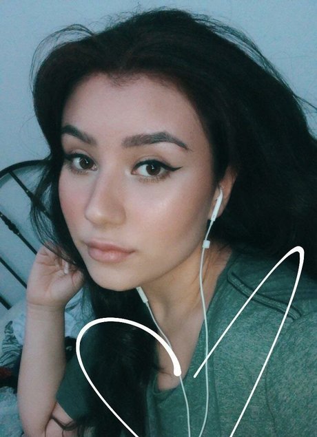 Yazzi free pornstar picture