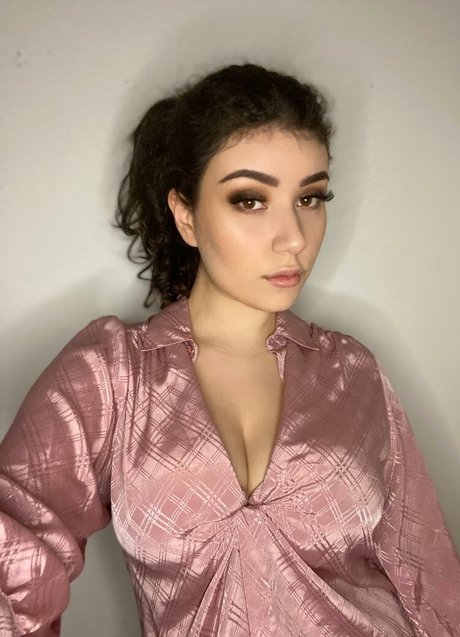 Yazzi nudes model pictures