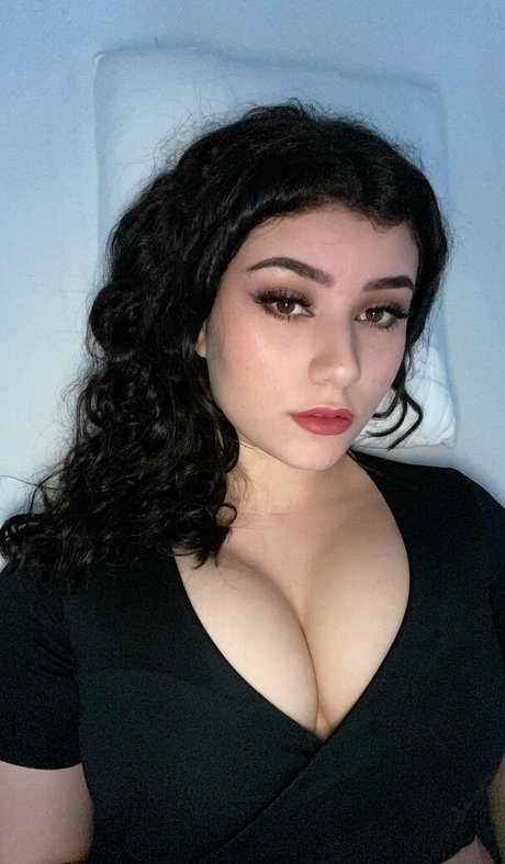 Yazzi pornstar nude pictures