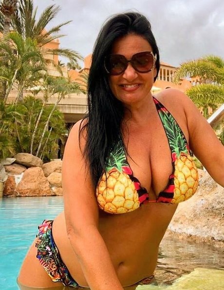 Angela Cavagna nude model photos