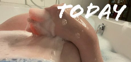 bustyyxoxo model sexy images