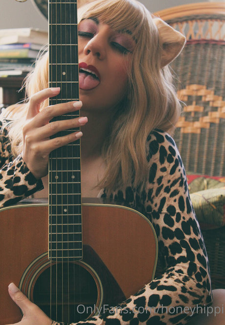 honeyhippi model beautiful pics