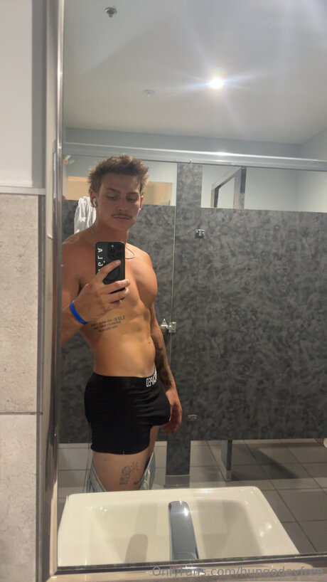 hungodeyfree free model photo