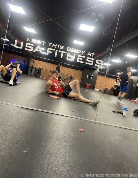 hungodeyfree adult model img