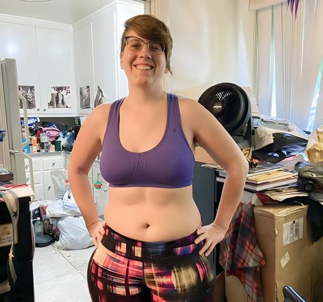 Mindless Entertainment star sexy gallery