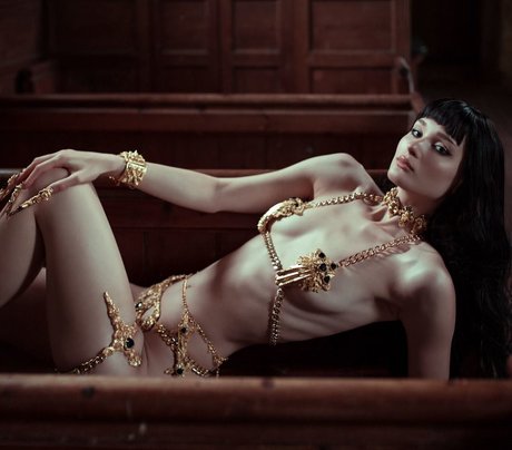 Saich0tic model art photos