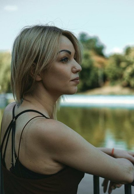 carolinebright exclusive actress img