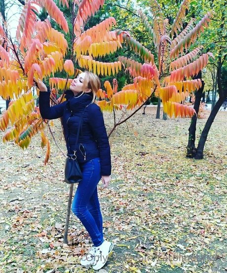 carolinebright nice actress img