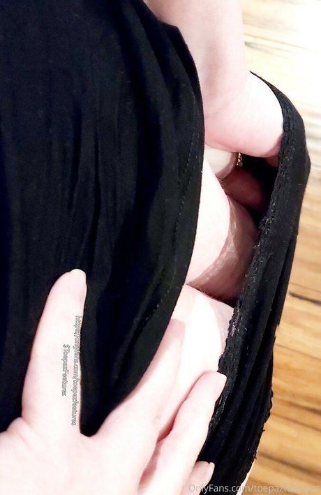 toepazfeetures hot model pictures