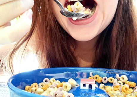 toepazfeetures actress photos