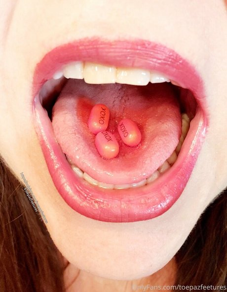 toepazfeetures hd model pic