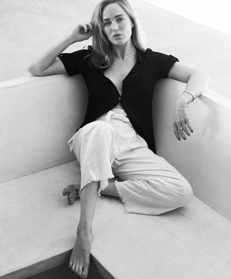 Caity Lotz star pretty pic