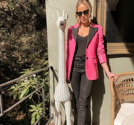 Caity Lotz perfect star photo