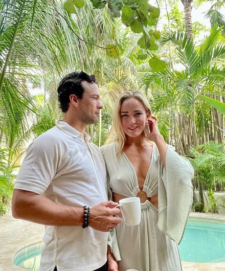 Caity Lotz sex pornstar image