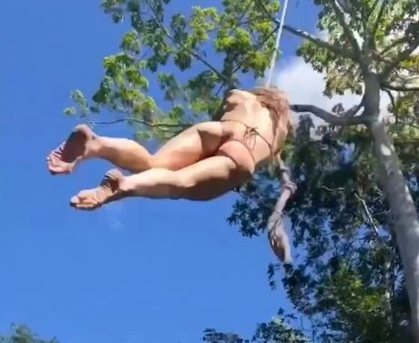 Caity Lotz erotic model img