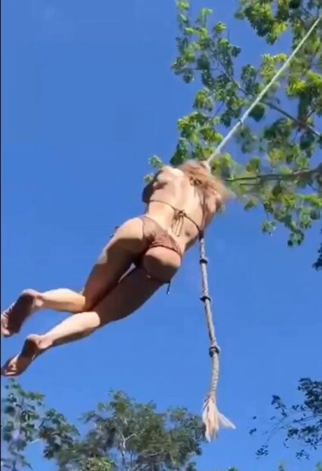 Caity Lotz pornstar pretty picture